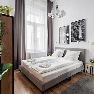 e32-boutique-apartments-best-location-by-bqa.inbudapesthotels.com/
